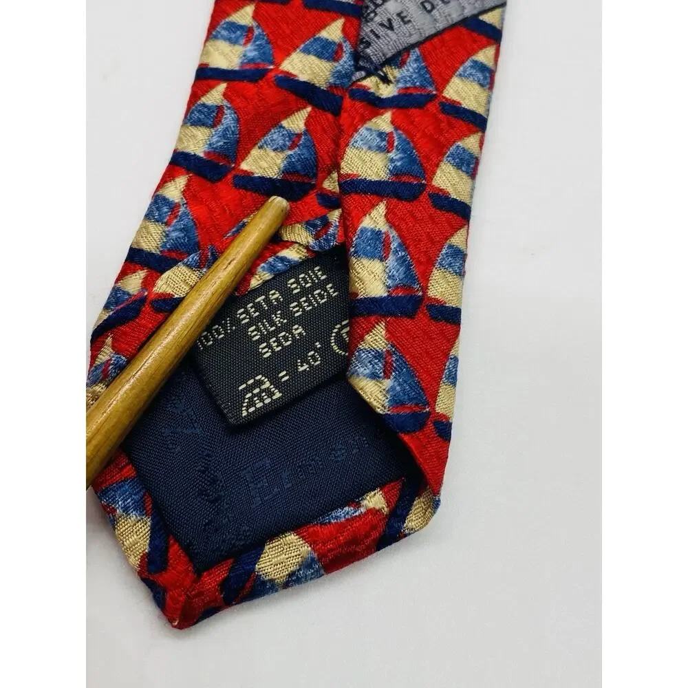 Ermenegildo Zegna 100% Silk Tie Red Geometric Pattern Made in Italy Luxury